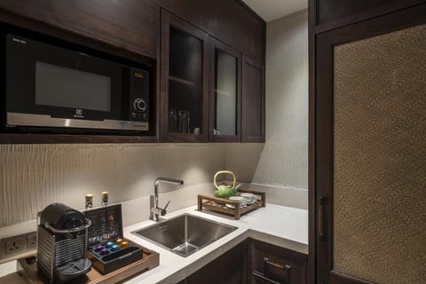 Premium bedding, minibar, in-room safe, desk