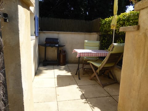 Outdoor Patio with Gas BBQ and dining table and chairs