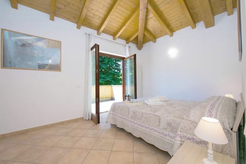 Family Townhome, 2 Bedrooms, 2 Bathrooms (Le Betulle Garden in Laveno) | 2 bedrooms, iron/ironing board, WiFi, bed sheets