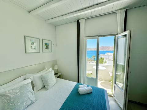 Suite, Sea View | In-room safe, individually decorated, individually furnished, desk