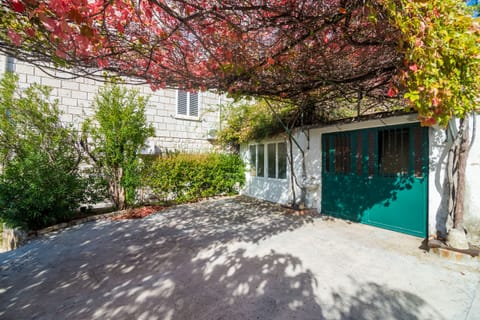 Studio (Studio Apartment with Balcony) | Exterior