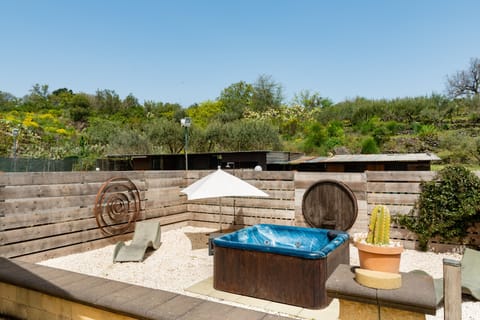 Outdoor spa tub