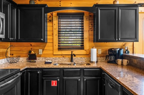 Nothin' But a Good Time - 4 Bedroom Family Lodge