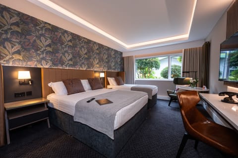 Signature Triple Room | In-room safe, iron/ironing board, free WiFi, bed sheets