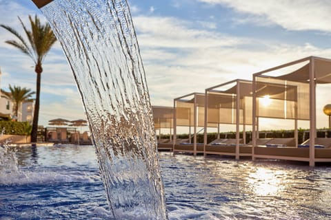 Indoor pool, 4 outdoor pools, pool umbrellas, sun loungers