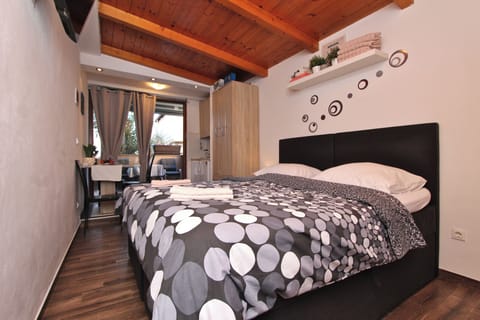 Studio, Terrace | Living area | 50-cm flat-screen TV with satellite channels, TV