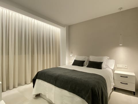 Apartment, 1 Bedroom | Iron/ironing board, cribs/infant beds, free WiFi, bed sheets