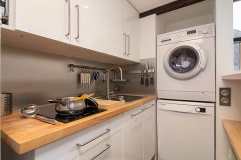 Kitchen with a washing machine and dishwasher