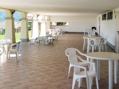 Property, Floor, Room, Building, Furniture, Table, Flooring, Restaurant, Interior Design, House