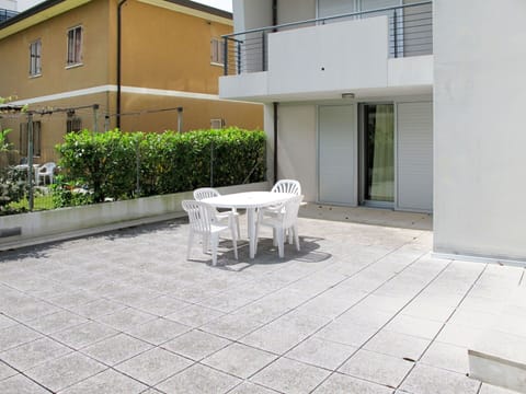 Property, Building, House, Residential Area, Real Estate, Floor, Architecture, Apartment, Home, Room