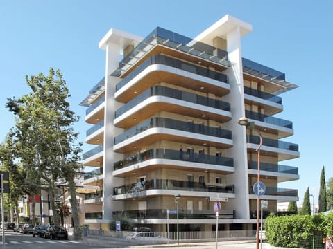 Building, Residential Area, Condominium, Property, Mixed-Use, Architecture, Tower Block, Apartment, Metropolitan Area, Real Estate