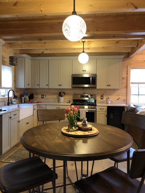 custom kitchen cabinets with quartz countertops