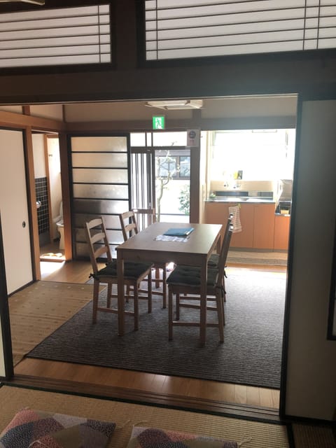 Private Vacation Home | In-room dining