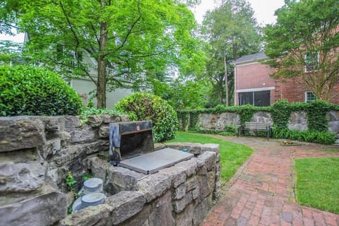 Adorable backyard garden to enjoy