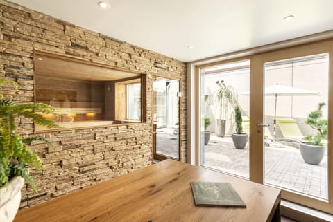 Couples treatment rooms, sauna, steam room, body treatments