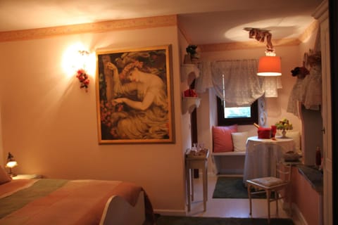 Pillowtop beds, minibar, individually decorated, individually furnished