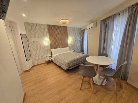 Basic Studio | Desk, free WiFi, bed sheets