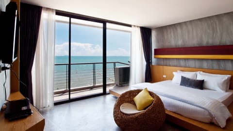 Master room XL | Free minibar, in-room safe, desk, rollaway beds