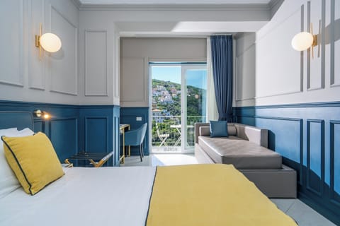 Deluxe Room, Sea View, Oceanfront | Hypo-allergenic bedding, in-room safe, desk, blackout drapes