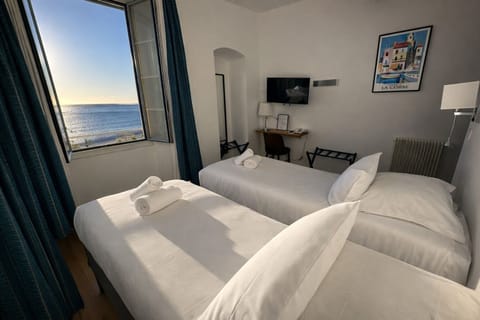 Comfort Twin Room, Sea View | Pillowtop beds, iron/ironing board, free WiFi, bed sheets