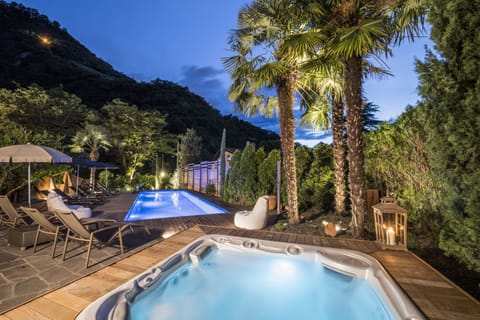 Indoor/outdoor pool