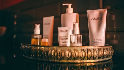 Couples treatment rooms, sauna, hot tub, steam room, body treatments