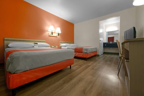 WiFi (free), bed sheets