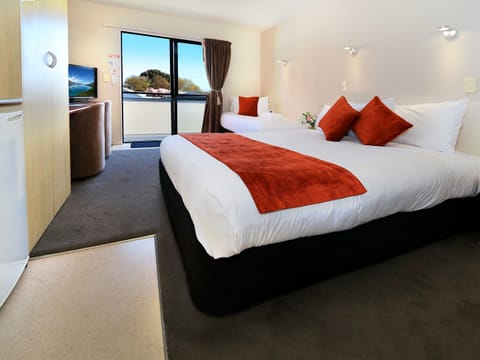 Superior Studio | Blackout drapes, iron/ironing board, free cribs/infant beds, free WiFi