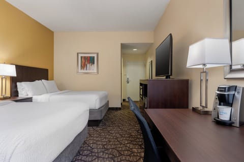 Premium bedding, in-room safe, desk, laptop workspace