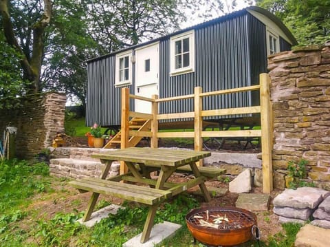 Romantic Room, Ensuite, Courtyard View (The Hut on the Hill) | Exterior