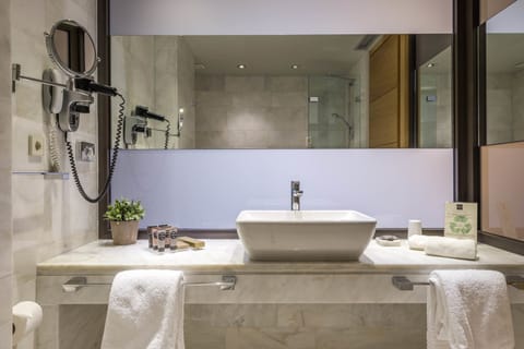 Deep soaking tub, designer toiletries, hair dryer, bathrobes