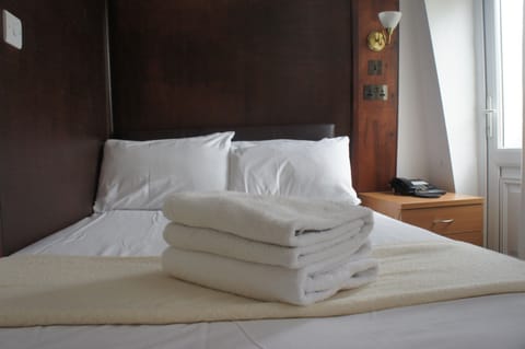 Double Room, Ensuite | Premium bedding, memory foam beds, in-room safe, desk