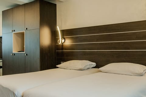 In-room safe, desk, soundproofing, iron/ironing board