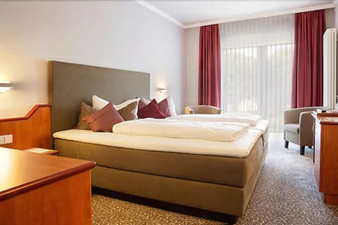 Double Room | Minibar, in-room safe, desk, laptop workspace