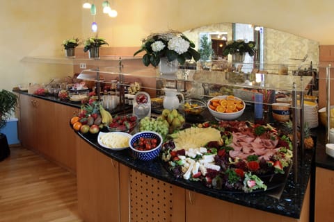 Daily buffet breakfast for a fee