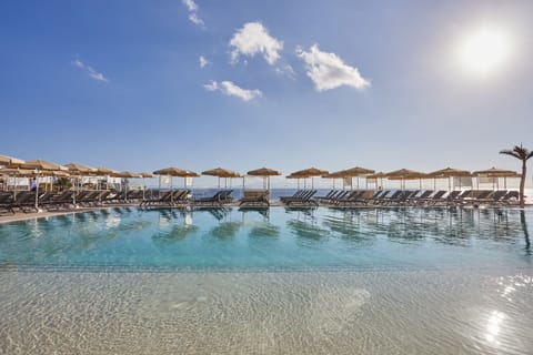 2 outdoor pools