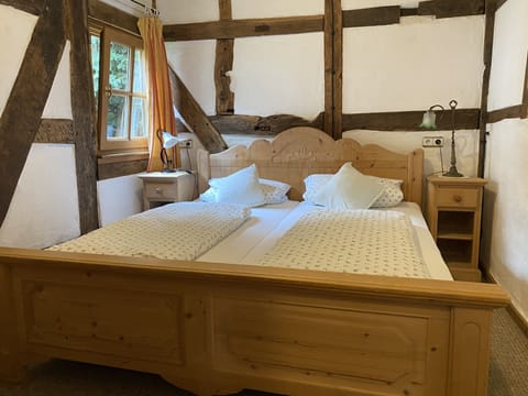 Suite | Hypo-allergenic bedding, minibar, free WiFi, bed sheets