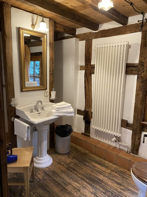 Suite | Bathroom | Hair dryer, towels, soap, shampoo