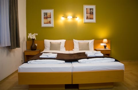 Double Room | Desk, iron/ironing board, free cribs/infant beds, free WiFi