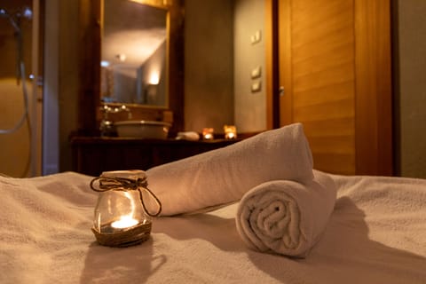 Sauna, hot tub, steam room, body treatments, body scrubs, facials