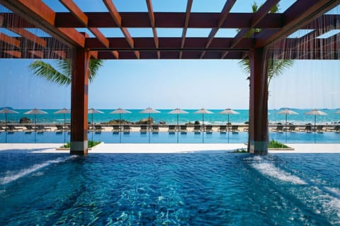 3 outdoor pools, cabanas (surcharge)