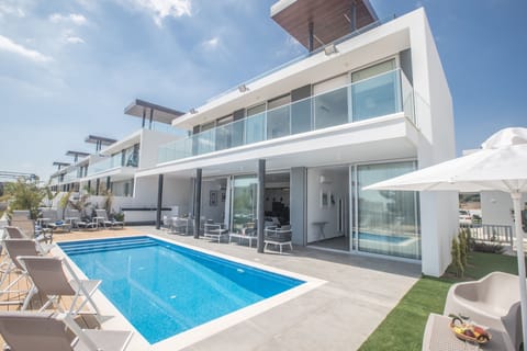 Villa Naya,Luxury 4 Bedroom Villa in Protaras, a 5 minute walk to Protaras strip