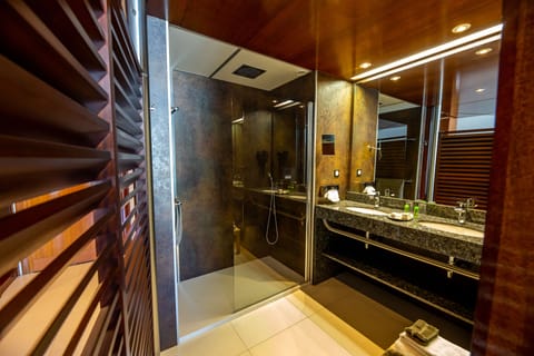 Free toiletries, hair dryer, towels