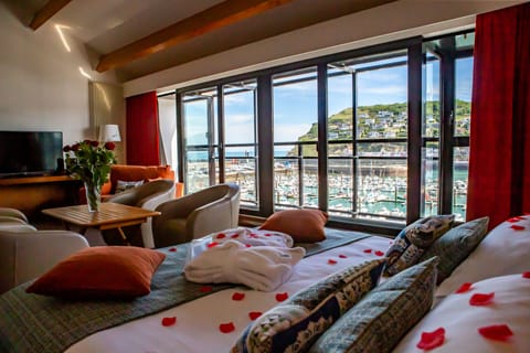 Deluxe Suite, Multiple Beds, Sea View | Premium bedding, free minibar, in-room safe, blackout drapes