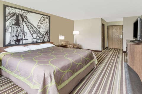 Desk, laptop workspace, free WiFi, bed sheets