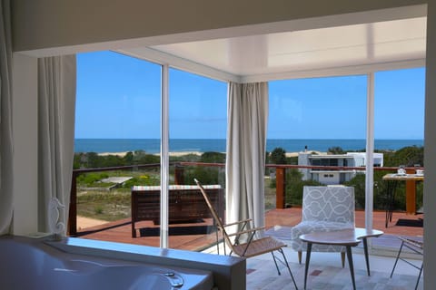 Panoramic Suite | Premium bedding, down comforters, Select Comfort beds, minibar