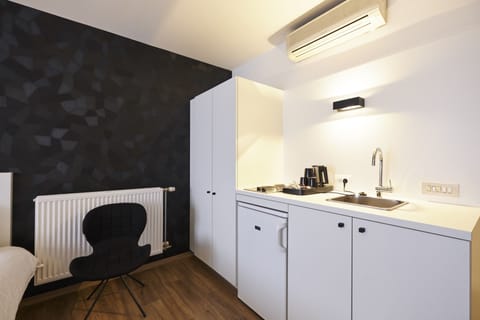 Standard Triple Room | Private kitchenette | Coffee/tea maker, electric kettle