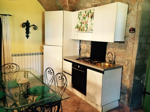 Superior Studio (Ortensia) | Private kitchen | Fridge, stovetop, cookware/dishes/utensils