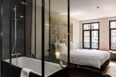 Superior Double Room, Bathtub, City View | Premium bedding, down comforters, in-room safe, individually decorated