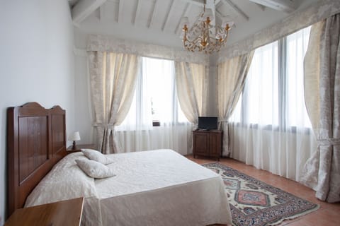 Standard Double or Twin Room, Private Bathroom | 1 bedroom, premium bedding, minibar, free cribs/infant beds